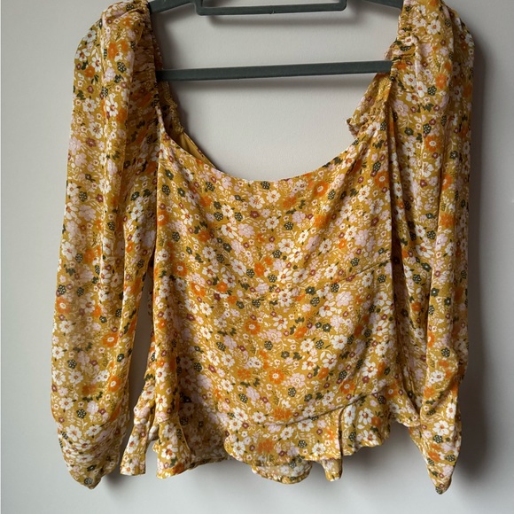 ASTR the Label Ruched Puff Sleeve Top - Picture 3 of 4